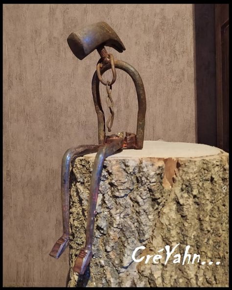 Sculpture par CréYahn (Auch) | Assemblage vieux outils. Aspect rouillé stabilisé. #Personnages #Assemblage #Mtal #Marron Welding Art Projects, Sculpture Metal, Welding Art, Art Metal, Assemblage, Art Projects, Oeuvre D'art, D Art, Sculpture