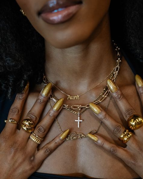 if you know me you know im a gold gworlie! been adding to my collection lately + i yam in love ✨ heres a few places ive been shopping for my gold jewlery ↓ @shopveranajewelry - use code SLIM to save some coins! @sheinofficial @tjmaxx @avaria.jewelry Black Women In Gold Jewelry, Black Women Gold Jewelry, Jewelry Black Women, Afro Photography, Gold Aesthetic Jewelry, Black Woman Nails, Dripping Gold, Beauty Content Creator, Dope Jewelry Accessories