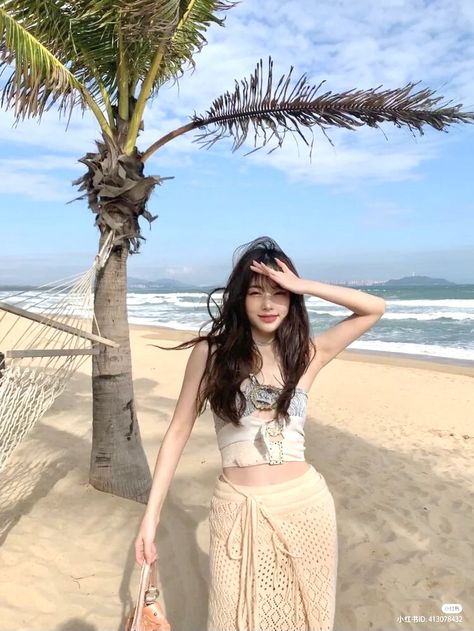 Summer Aesthetic Beach, 사진 촬영 포즈, Beach Pictures Poses, Beach Photography Poses, Summer Beach Outfit, Beachwear Fashion, Aesthetic Beach, Cute Comfy Outfits, Beach Poses