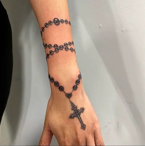 Black And Grey Rosary Tattoo, Chain Around Wrist Tattoo, Rosery Tattoos On Arm, Rosery Tattoos For Women On Arm, Rosery Tattoos On Hand Women, Forearm Rosary Tattoos For Women, Rosary Around Wrist Tattoo, Rosary Tattoo With Names, Cross Arm Tattoo Women