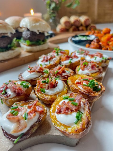 Mini Loaded Potato Skins — All Types Of Bowls Sausage In A Blanket, Dairy Free Appetizer, Game Day App, Potato Skins Appetizer, Types Of Bowls, Party Food Catering, Potatoes Dishes, Fancy Appetizer Recipes, Loaded Potato Skins