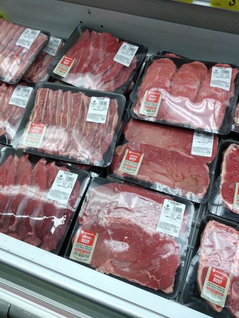 Meat Buying Guide – Beef Prices at Sam’s Club. Get the prices of beef at Sam's Club.  #samsclub #beef #meat #prices #shopping #groceries #eatlikenooneelse | eatlikenoone.com Sams Club Meat Hack, Meat Grocery, Wings Boneless, Packaged Meat, Chuck Tender, Beef Shoulder, Freakshakes Recipe, Buying Food, Frozen Beef