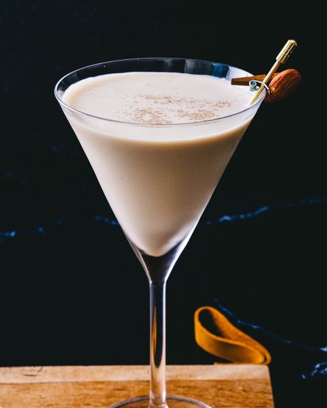 Almond Tequila Recipes, Toasted Almond Martini, Almond Drink Recipe, Toasted Almond Drink, Almond Cocktails, Amaretto Cocktails, Dear Alcohol, White Cooking Wine, Almond Drink