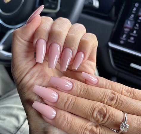 Balarina Nails Vs Coffin, Pink Fall Nails Acrylic, Light Pink Ballerina Nails, Pinky Nude Nails Almond, Trendy Ballerina Nails, Ballerina Nails Medium, Light Pink Nails Coffin, Neutral Nails Coffin, Acrylic Nail Pink