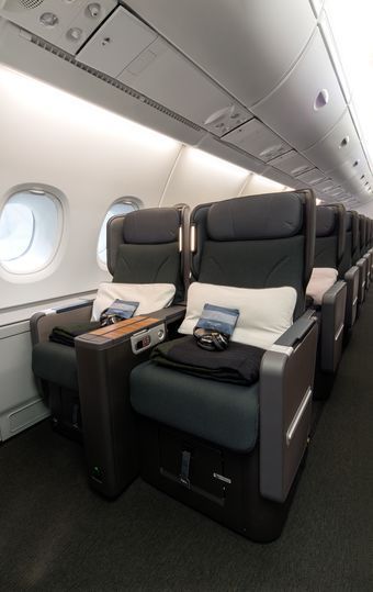 Qantas refurbished Airbus A380 new first class business class lounges - Executive Traveller Air Plane Seats, Airplane Seat Aesthetic, Premium Economy Seats, Flight Seat, Qantas A380, Airplane Hacks, Business Class Lounge, Airport Hacks, Plane Seats