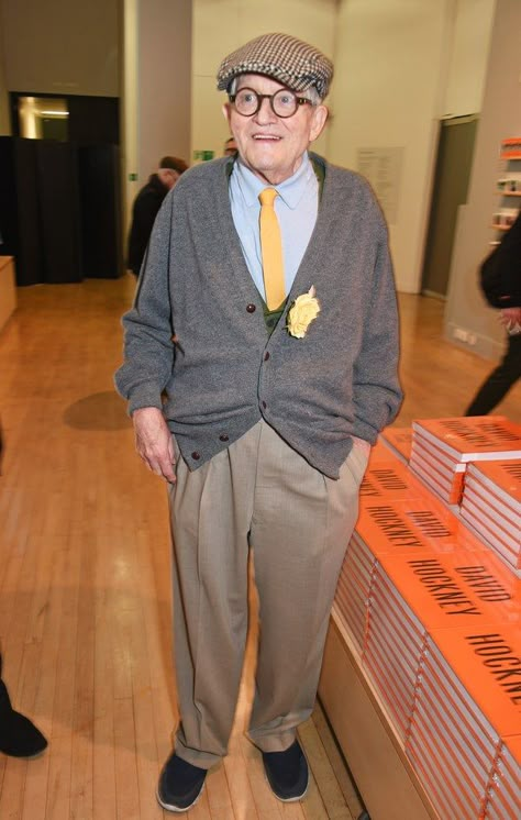 David Hockney at a private viewing of his retrospective at the Tate Britain in London, February 2017. 60s Style Men, Closet For Men, David Hockney Paintings, Fashion Trends Men, Stylish Closet, Semi Formal Attire, 20th Century Fashion, 60s Style, W Magazine