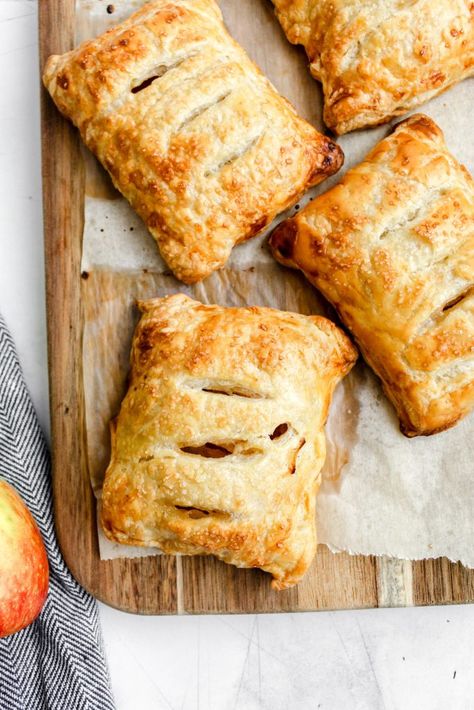 Puff Pastry Apple Pie, Strawberry Puff Pastry, Apple Danish, Apple Ideas, Apple Puff Pastry, Apple Hand Pies, Easy Puff Pastry, Puff Pastry Dough, Frozen Puff Pastry