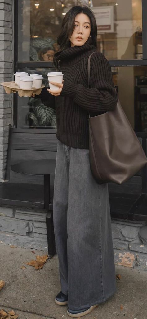 Casual Outfits For Women Comfy, Winter Nyc Fashion Street Style, Street Style Turtleneck, Copenhagen Office Style, Big Bag Outfit Aesthetic, Japanese Women Winter Fashion, Maxi Ribbed Dress Outfit, Autumn Winter 2024 Fashion Trends Uk, Japan Street Style Women Casual