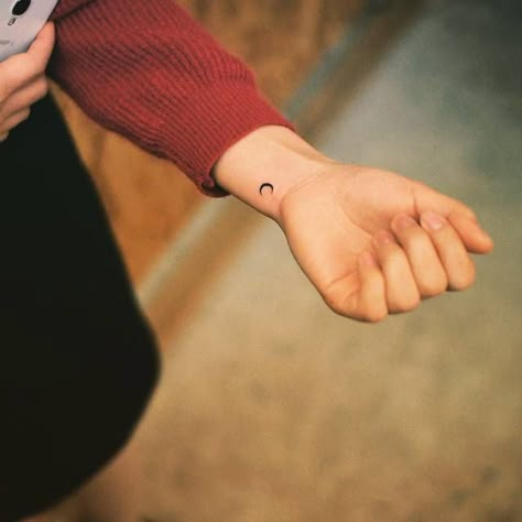 Small Crescent Moon Tattoo, Moon Tattoo Wrist, Inner Wrist Tattoos, Luna Tattoo, Tiny Wrist Tattoos, Crescent Moon Tattoo, Tattoo Wrist, Moon Tattoo Designs, Cute Tiny Tattoos