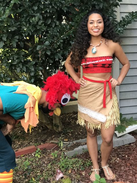 Moana halloween costume, homemade hei hei costume, fun halloween ideas, Couple costume, Cosplay, Moana, Halloween, Great halloween idea for couples, college costumes Moana Diy, Moana Makeup, Disney Character Cosplay, Moana Halloween, Moana Halloween Costume, Moana Cosplay, Halloween Costume Couple, College Costumes, Chicken Costumes