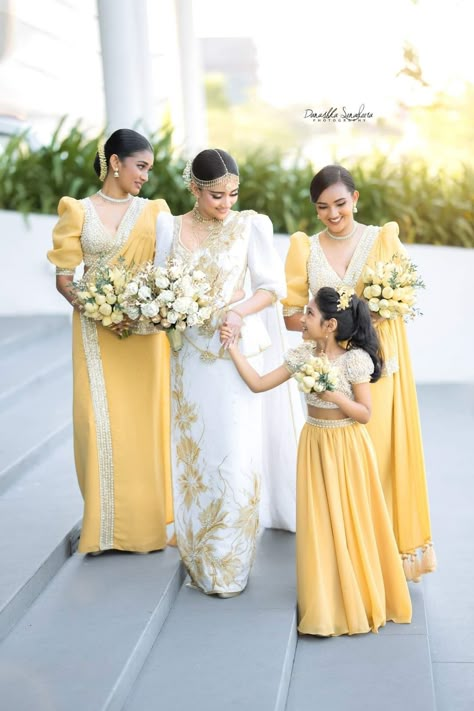 Bridesmaid Dresses In Sri Lanka, Bridesmaid Dresses Kandyan, Bridesmaid Dresses Sri Lanka Kandyan, Modern Kandyan Saree Designs, Sri Lankan Bridesmaids, Buddhist Wedding Dress, Kandian Bride, Bridal Maid Dress, Kandyan Saree