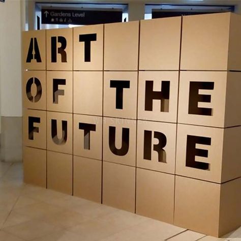 Corrugated cardboard cubes were designed to stack together as signage to welcome guests to this art exhibition in Scotland. Art Exhibition Display Ideas School, Cardboard Exhibition Stand, Gallery Window Display, Expo Stand Design Ideas, Exhibition Display Ideas, Cube Exhibition, Sustainability Exhibition, Art Exhibition Display, Cardboard Display Design