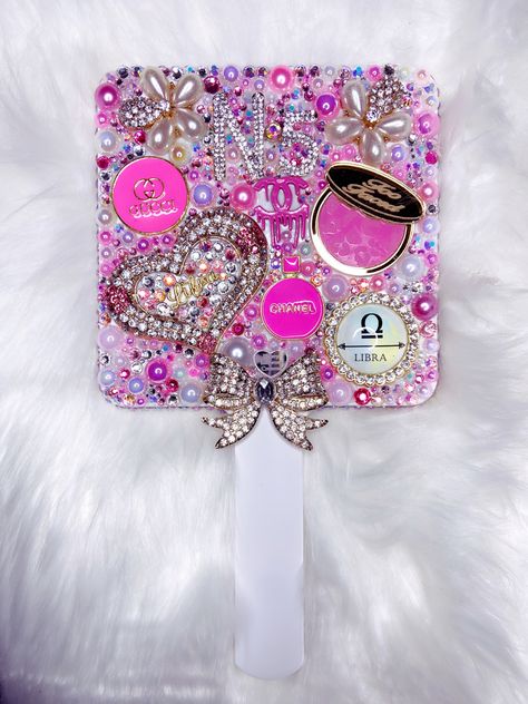 Junk Mirror Ideas, Decoden Art, Diy Kids Jewelry, Bling Items, Bling Mirror, Junk Case, Business Craft Ideas, Rhinestone Mirror, Girly Crafts