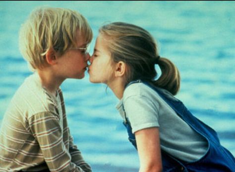 Sweetest kiss ever. The best kiss is the first kiss ♡ Children Kissing, Best Chick Flicks, Movie Kisses, Chick Flick, Macaulay Culkin, Cute Couple Quotes, Wild Love, Chick Flicks, 90s Movies