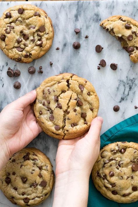 How to make GIANT Chocolate Chip Cookies! These have soft and chewy centers and crisp edges! #chocolatechipcookies #cookierecipe #sugarspunrun Giant Chocolate Chip Cookies, Big Chocolate Chip Cookies, Triple Chocolate Chip Cookies, Giant Chocolate Chip Cookie, Chewy Peanut Butter Cookies, Giant Chocolate, Soft Chocolate Chip Cookies, Big Cookie, Choc Chip Cookies