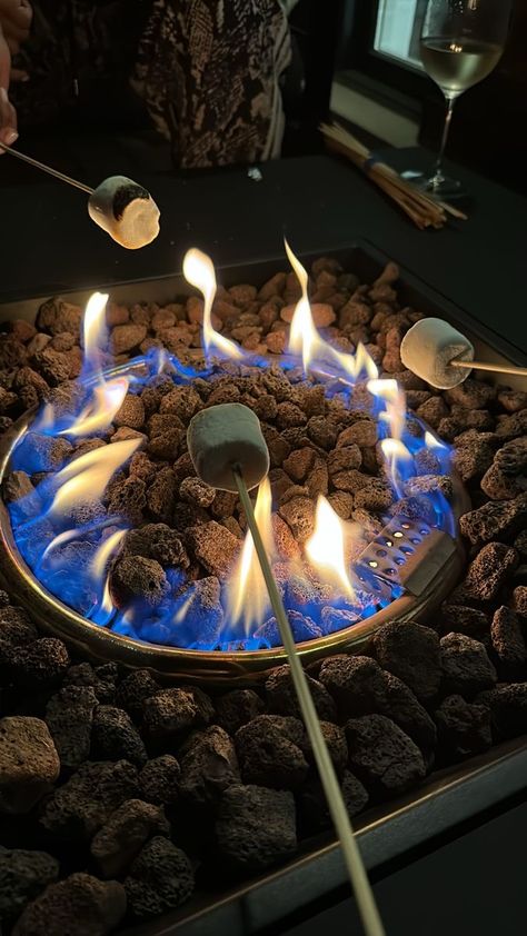 Roasting Smores Aesthetic, Fire And Marshmallows, Smores Aesthetics Campfire, Roasted Marshmallow Aesthetic, Making Smores Aesthetic, Roasting Marshmallows Aesthetic, Beach Birthday Aesthetic Night, Bombfire Night, Aesthetic Marshmallows