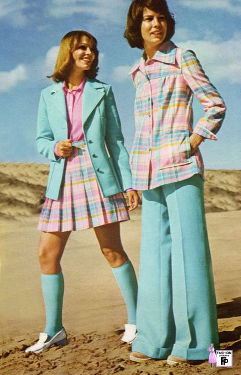 Groovy 70's -Colorful photoshoots of the 1970s Fashion and Style Trends - Page 2 of 2 Colorful Photoshoot, 1960’s Fashion, Rok Mini, Fashion 1970s, 60s 70s Fashion, Mode Hippie, 1970's Fashion, What Is Fashion, 70s Inspired Fashion