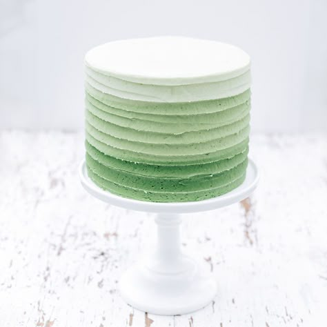 Avocado Gradient Cake | Mother's Day Cake Ideas || JennyCookies.com Green And White Ombre Cake, Ombre Sage Green Cake, Ombré Green Cake, Green 1st Birthday Cake, Avocado Smash Cake, Green Ombre Smash Cake, Ombre Green Cake, Green Cake Design Simple, Avocado Cake Design