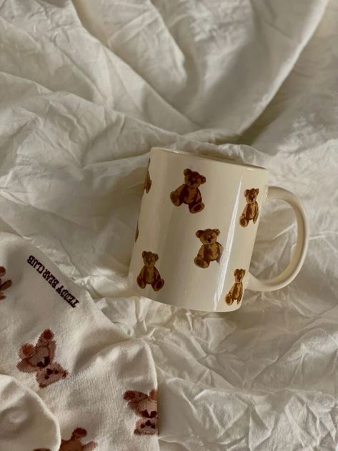 Aesthetic Mugs Coffee, Teddy Bear Mug, Bear Cup, Vanilla Girl Aesthetic, Kitchen Wear, Bear Mug, Pretty Mugs, Cute Mug, Pottery Crafts