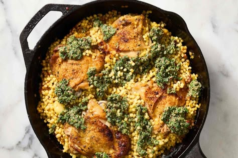 This One-Pan Garlicky Chicken Leaves Everyone Asking for Seconds Garlicky Chicken, Dinner And Lunch Recipes, Chicken Delight, Chicken Couscous, Crispy Chicken Thighs, Pearl Couscous, Food Recommendations, One Pot Recipes, Salmon Potato