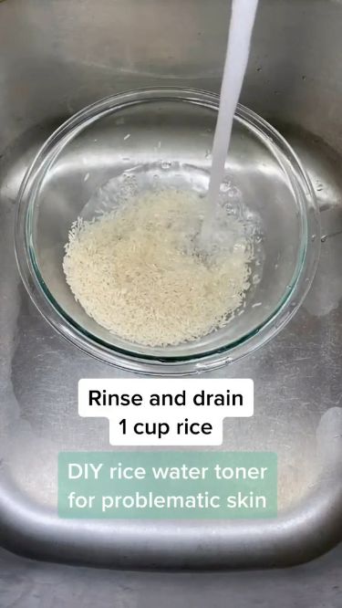 diy rice water toner Diy Rice Water, Rice Water For Face, Rice Water Toner, Eyelash Growth Cycle, Diy Skin Toner, Rice Water Recipe, Homemade Toner, Diy Toner, Facial Routine Skincare