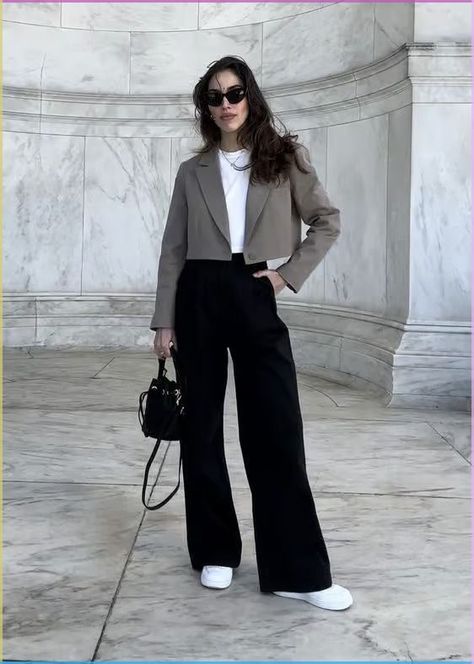 Cropped Blazer Wide Leg Pants, High School Party Ideas, Black Wide Pants Outfit Classy, Cropped Blazer Outfit Street Style, Black Cropped Blazer Outfit, Graduation Party Ideas Decorations, Court Outfits, Blazer Outfits Street Style, College Graduation Party Ideas