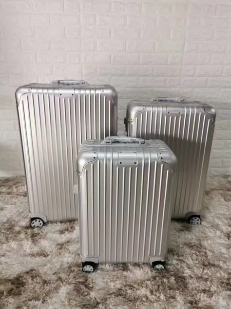 Gavi Girlfriend, Pretty Luggage, Luxury Luggage Sets, Luxury Suitcase, Big Suitcases, Rimowa Luggage, Pink Suitcase, Cute Suitcases, Luxury Luggage