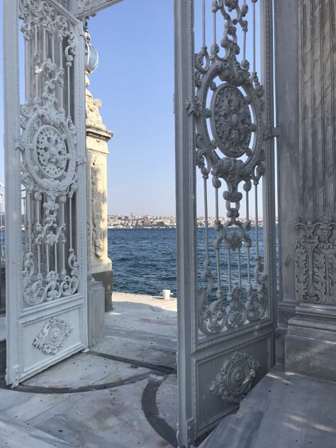 The Magnificent Dolmabahçe Palace – Camilla Travels Dolmabahçe Palace, Castle Aesthetic, Royal Aesthetic, Beautiful Architecture, Pretty Places, White Aesthetic, Fantasy Landscape, Blue Aesthetic, Dream Home Design