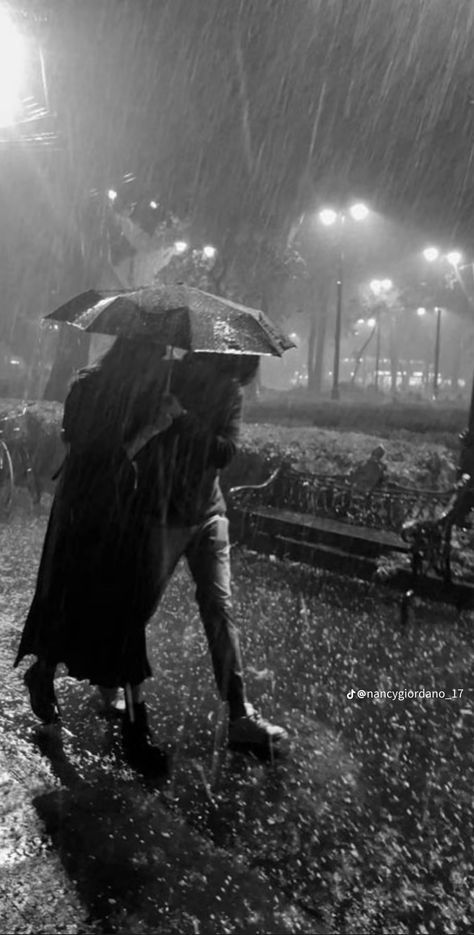 Umbrella Couple Aesthetic, Couple Under Umbrella Aesthetic, Couple In Rain, Under An Umbrella, City Rain, Rain Photo, I Love Rain, Rain Wallpapers, Night Rain