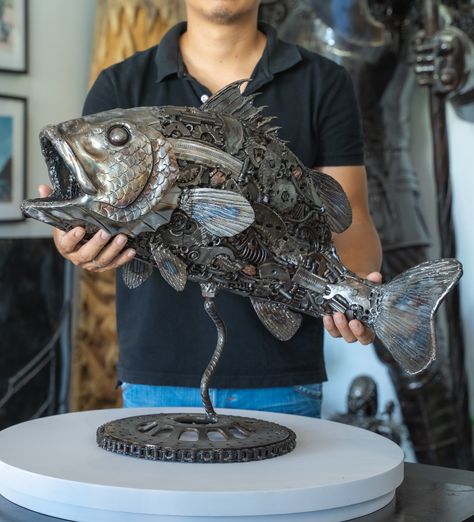 scrap metal art sculpture, seabass fish Scrap Metal Projects, Scrap Metal Sculpture, Junk Metal Art, Weld Art, Metal Dragon, Recycled Metal Art, Easy Sculpture Ideas, Fish Artwork, Easy Sculpture