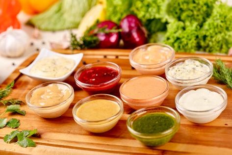 9 salsas para ensaladas para hacer en casa Fondue Recipes, Salad Sauce, Corn Salads, Idee Pasto Sano, Garlic Sauce, Salsa Verde, Daily Meals, Different Recipes, Chicken Dinner