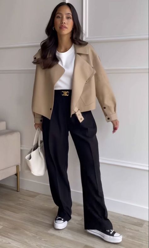 Beige Black White Outfit, Ivory And Black Outfit, March Outfits Casual 2024, Office Trendy Outfit, Summer Lunch Outfits Friends Casual, 2025 Fashion Trends For Women, Smart Casual Outfit Jeans, November Work Outfits, Business Casual Fall 2024