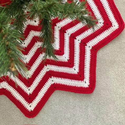 Christmas Tree Skirt Crochet, Tree Skirt Crochet Pattern, Christmas Tree Skirt Crochet Pattern, Tree Skirt Crochet, Crocheted Christmas Tree, Crochet Tree Skirt, Skirt Crochet Pattern, Christmas Tree Skirts Patterns, Holiday Crochet Patterns