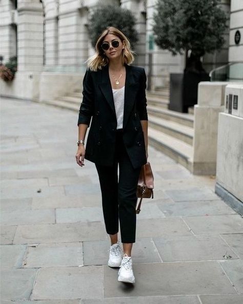 How To Make Black Blazer Look Awesome On You: Easy Guide 2023 Black Blazer Outfit, Blazer Outfits Casual, Blazer Outfits For Women, 일본 패션, Blazer Outfit, Summer Work Outfits, Mode Casual, Business Outfit, Casual Work Outfits