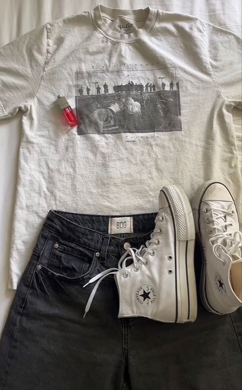 Plain Tshirt Outfit, White Converse Style, Outfit Ideas Converse, Outfit Ideas With Converse, Converse Outfit Summer, White Converse Outfits, Converse Fashion, Ootd Aesthetic, Downtown Outfits