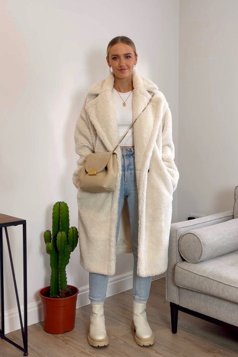 Teddy Coat Outfit, Stylish Winter Outfits, Pastel Outfit, Winter Fashion Outfits Casual, Winter Outfits Cold, Coat Outfit, Cold Outfits, Winter Outfit Inspiration, White Coat