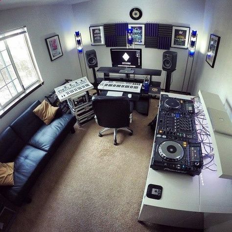 Home Music Studio Ideas, Sp Studio, Dj Studio, Home Recording Studio Setup, Recording Studio Setup, Dj Room, Home Studio Ideas, Home Music Rooms, Music Studios