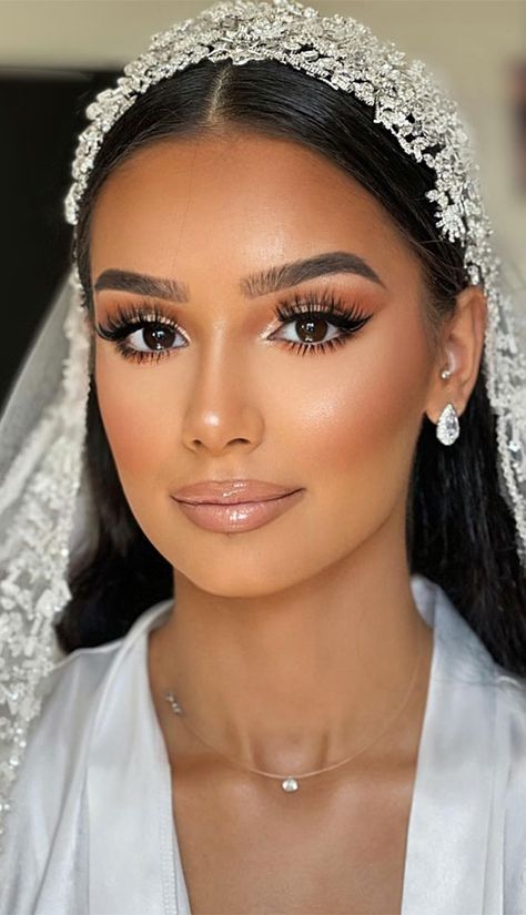 Eyeliner Bride Makeup, Wedding Makeup For Brown Eyes Winged Eyeliner, Glamorous Makeup Wedding, Make Up Ideas For Bride, Neutral Bride Makeup Wedding Day, Wedding Elegant Makeup, Bride Makeup Inspiration, Winged Eyeliner Bridal Makeup, Wedding Hairstyles Black Women With Veil