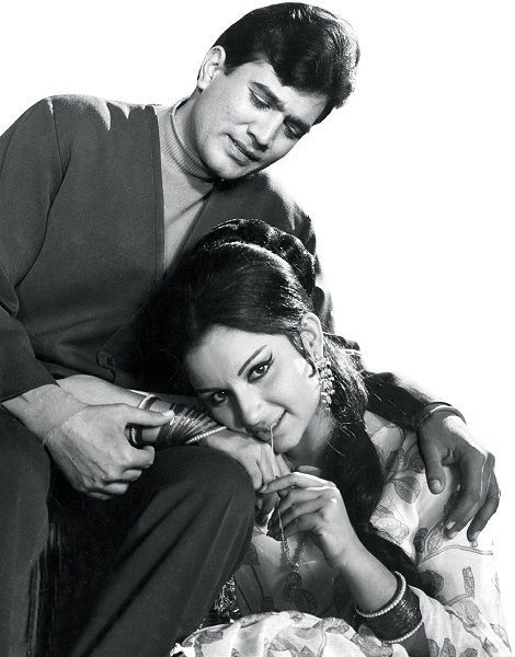 rajesh khanna and sharmila tagore Bengali Beauty, Shashi Kapoor, Sharmila Tagore, Old Film Stars, Rajesh Khanna, Dilip Kumar, Interesting Facts In Hindi, Throwback Pictures, Bollywood Pictures