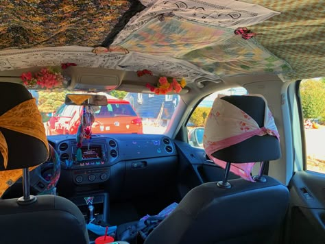 Car Interior Diy, Travel Essentials Roadtrip, Hippie Car, Travel Essentials For Kids, Inside Car, Car Deco, Essentials Aesthetic, Cool Car Accessories, Carry On Bag Essentials