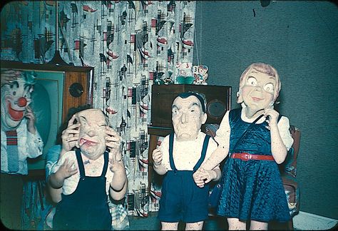 Gwen 60s Halloween, Creepy Children, Old Halloween Photos, 1950s Halloween, Vintage Halloween Photos, Bizarre Photos, Creepy Kids, Creepy Costumes, Vintage Halloween Costume