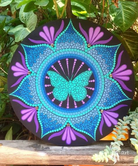 Mirror Mandala Art, Mirror Mandala, Chakra Painting, Old Cd Crafts, Sequin Art, Mandala Book, Mandala Dotting, Butterfly Mandala, Mandala Dot Painting