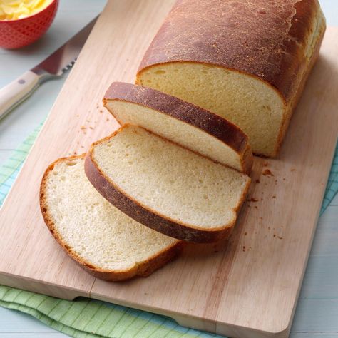 Country White Bread Country White Bread Recipe, Country White Bread, English Muffin Bread, Best Homemade Bread Recipe, White Bread Recipe, Yeast Recipes, Yeast Bread Recipes, Taste Of Home Recipes, Sliced Bread