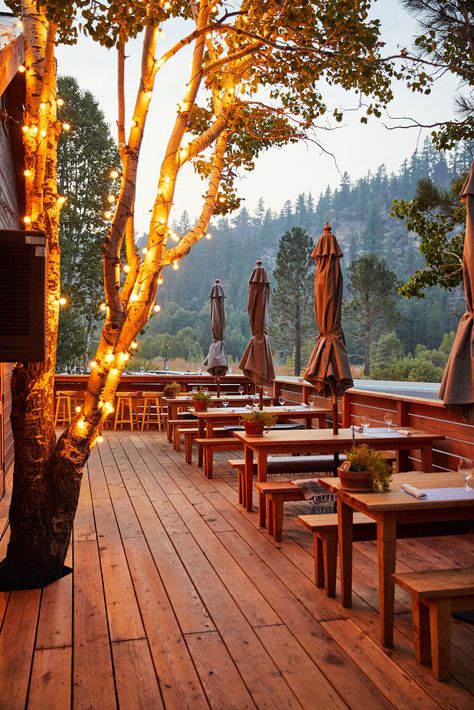 Cafe In Mountains, Mountain Cafe Design, Cafe In The Woods, Cafe In Forest, Outdoor Wood Decking, Lake Restaurant, Mountain Cafe, Mountain Restaurant, Lakeside Cafe