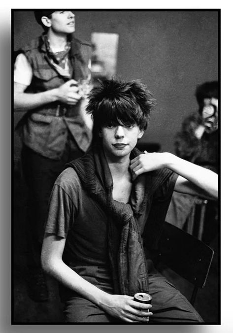 Julian Cope, Bass Lines, Echo And The Bunnymen, Pretty Celebs, 80s Celebrities, Rock Musicians, Goth Bands, Bunny Man, Artist Biography