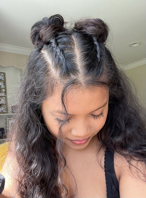 Space Bun Hairstyle, Space Bun, Two Braid Hairstyles, Dutch Braid Hairstyles, Braided Bun Hairstyles, Hairstyles For Layered Hair, Dance Hairstyles, Bun Hairstyle, Curly Hair Styles Easy