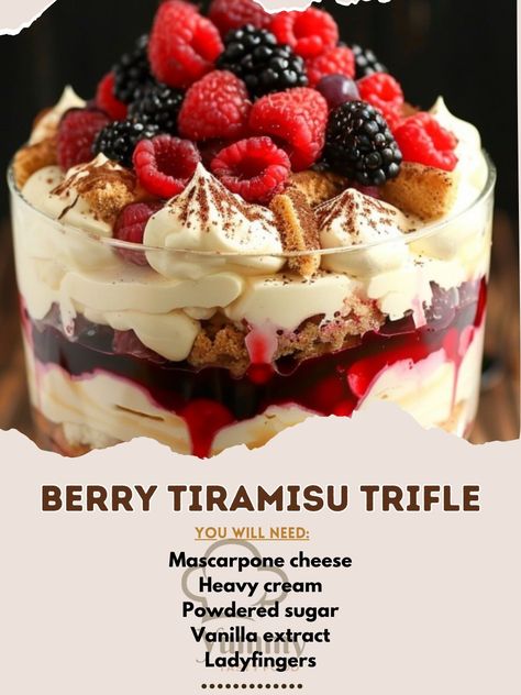 Berry Tiramisu Trifle, Raspberry Trifle Recipe, Koue Nageregte, Tiramisu Trifle Recipe, Blueberry Trifle Recipe, Fruit Trifle Recipes, Amazing Christmas Desserts, Berry Tiramisu, Christmas Trifle Recipes