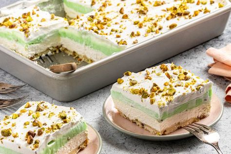 Pistachio Ice Cream Dessert, Pistachio Pudding Dessert, Pudding Desserts Layered, Pistachio Pudding Cake, Pistachio Dessert Pudding, I Am A Baker, Pudding Desserts Recipes, Pistachio Dessert, Icebox Cakes