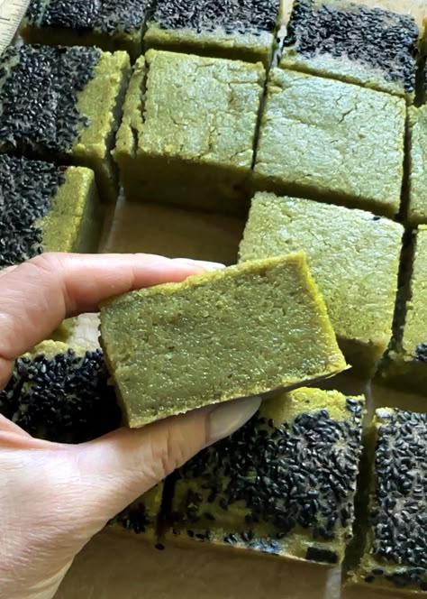 Matcha Mochi Cookies, Matcha Mochi Cake, Matcha Butter Mochi, Matcha Oatmeal Cookies, Matcha Deserts Recipe, Hawaiian Butter Mochi Recipe, Matcha Mochi Recipe, Asian Baking Recipes, Japanese Baking Recipes