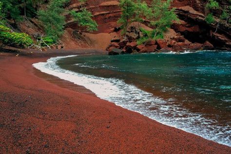 10 Beaches Where the Sand Color is the Main Attraction |Red Sand Beach: Kaihalulu Beach - Maui, Hawaii The Darkness Outside Us, All The Stars And Teeth, Photos Of Hawaii, Beautiful Beach Sunset, Green Sand Beach, Phuket Beach, Koh Samui Beach, Red Sand Beach, Sand Island